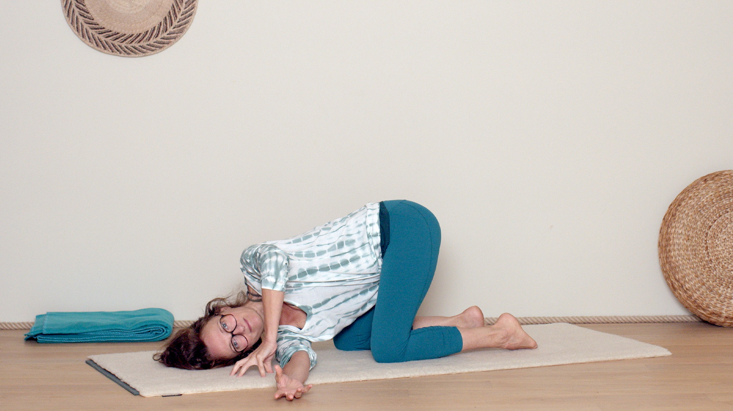 Libérer le haut du corps | Cours de yoga en ligne avec Delphine Denis | Hatha Yoga doux