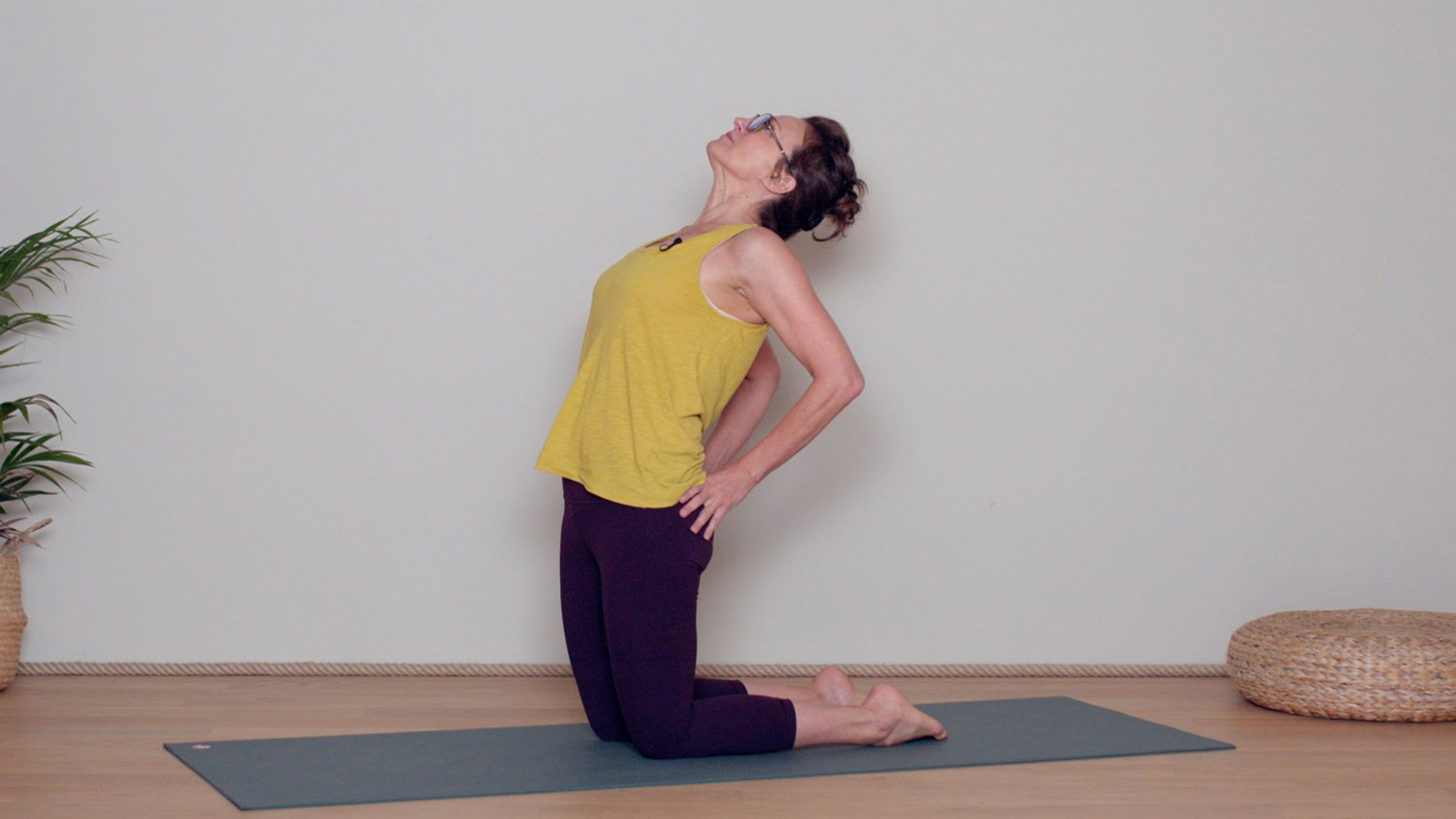 Les 5 mouvements du dos | Cours de yoga en ligne avec Delphine Denis | Techniques du Yoga