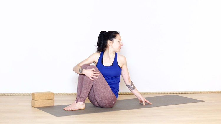 Suivre le cours de yoga en ligne Yoga Jivamukti : Magic 10 détaillé avec Laure Pépin | Yoga Vinyasa