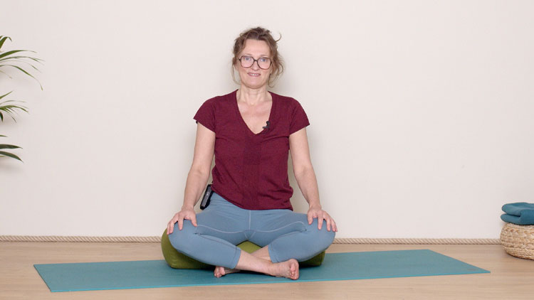 Suivre le cours de yoga en ligne Présentation du Parcours spécial dos avec Delphine Denis | Présentations