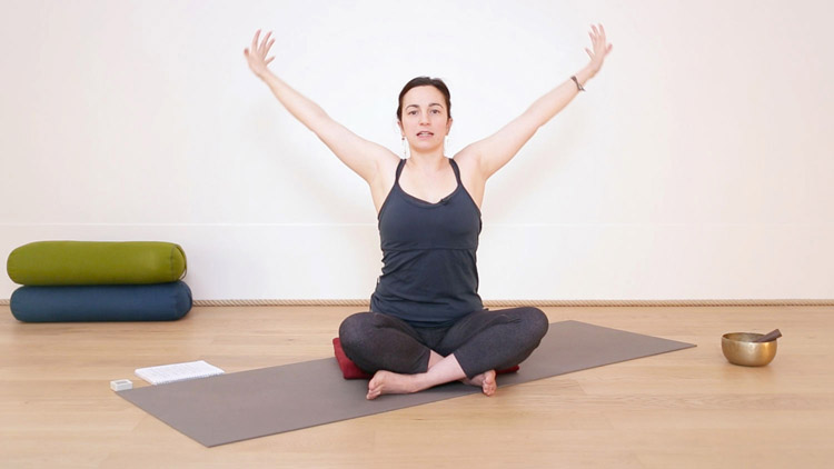 Suivre le cours de yoga en ligne De l'espace pour soi et pour bébé avec Valentine Peltier | Prénatal