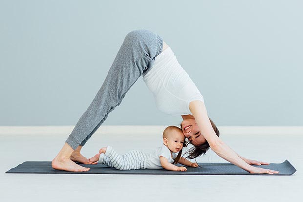 Cours de yoga postnatal en ligne