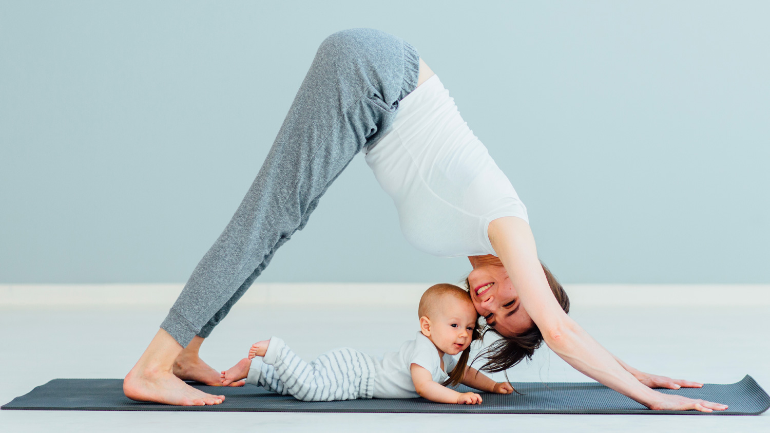 Pratiquer le yoga postnatal en ligne
