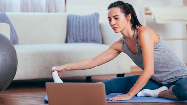 10 raisons de s'inscrire aux cours de yoga en ligne