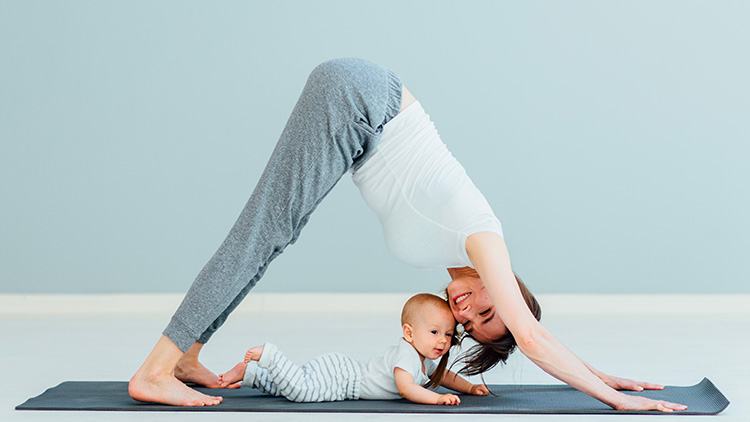 Voir la sélection de cours de yoga en ligne Yoga postnatal, après la naissance