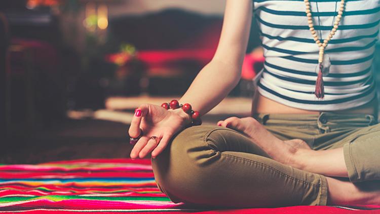 Voir la sélection de cours de yoga en ligne Méditer