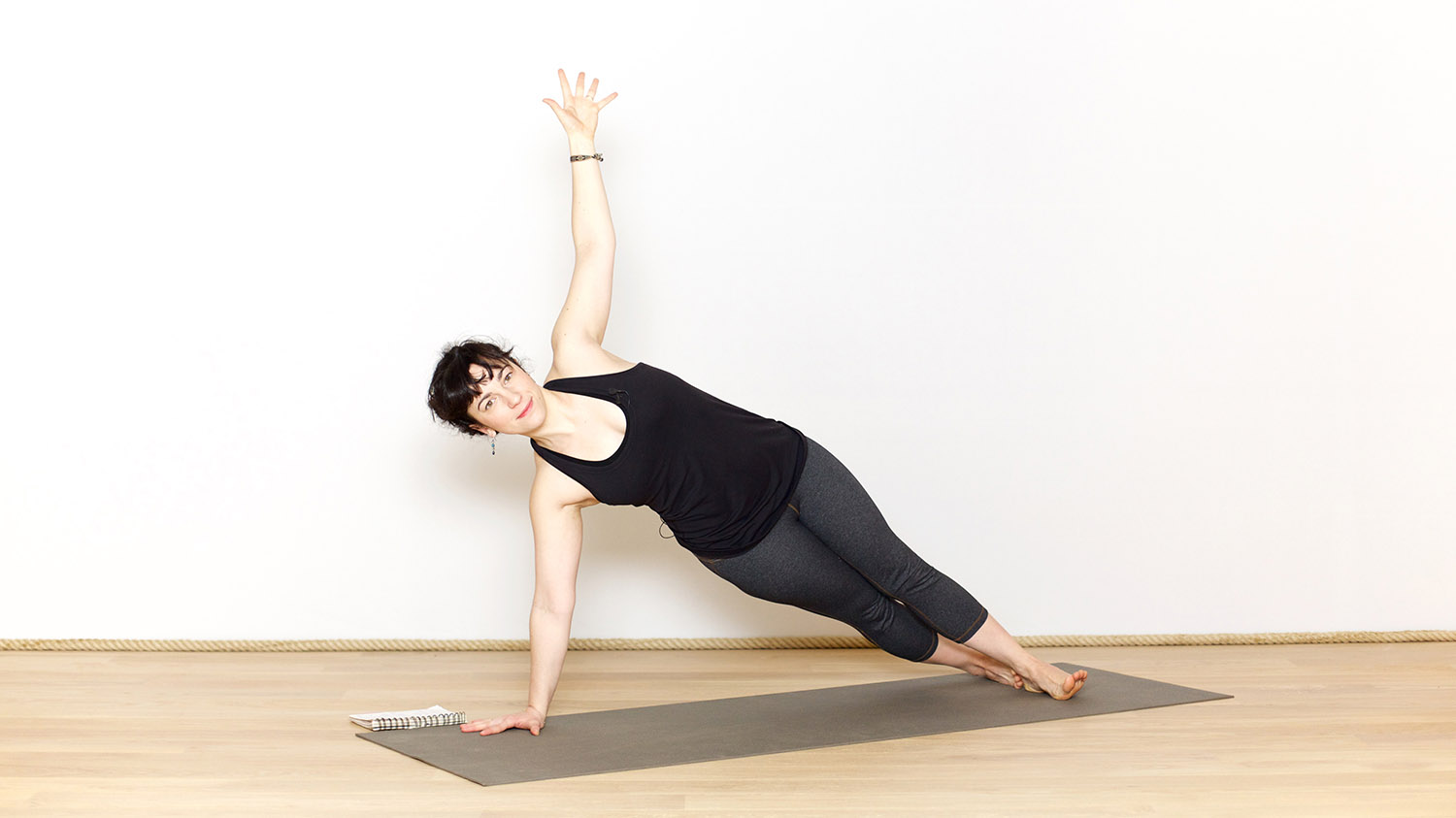 Renforcer les épaules (suite) | Cours de yoga en ligne avec Valentine Peltier | Yoga Vinyasa