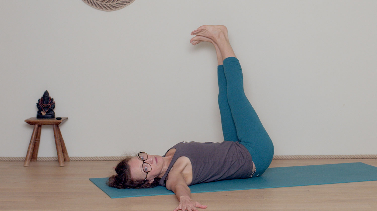 Renforcement musculaire du centre du corps - Pour Tous | Cours de yoga en ligne avec Delphine Denis | Hatha Yoga dynamique