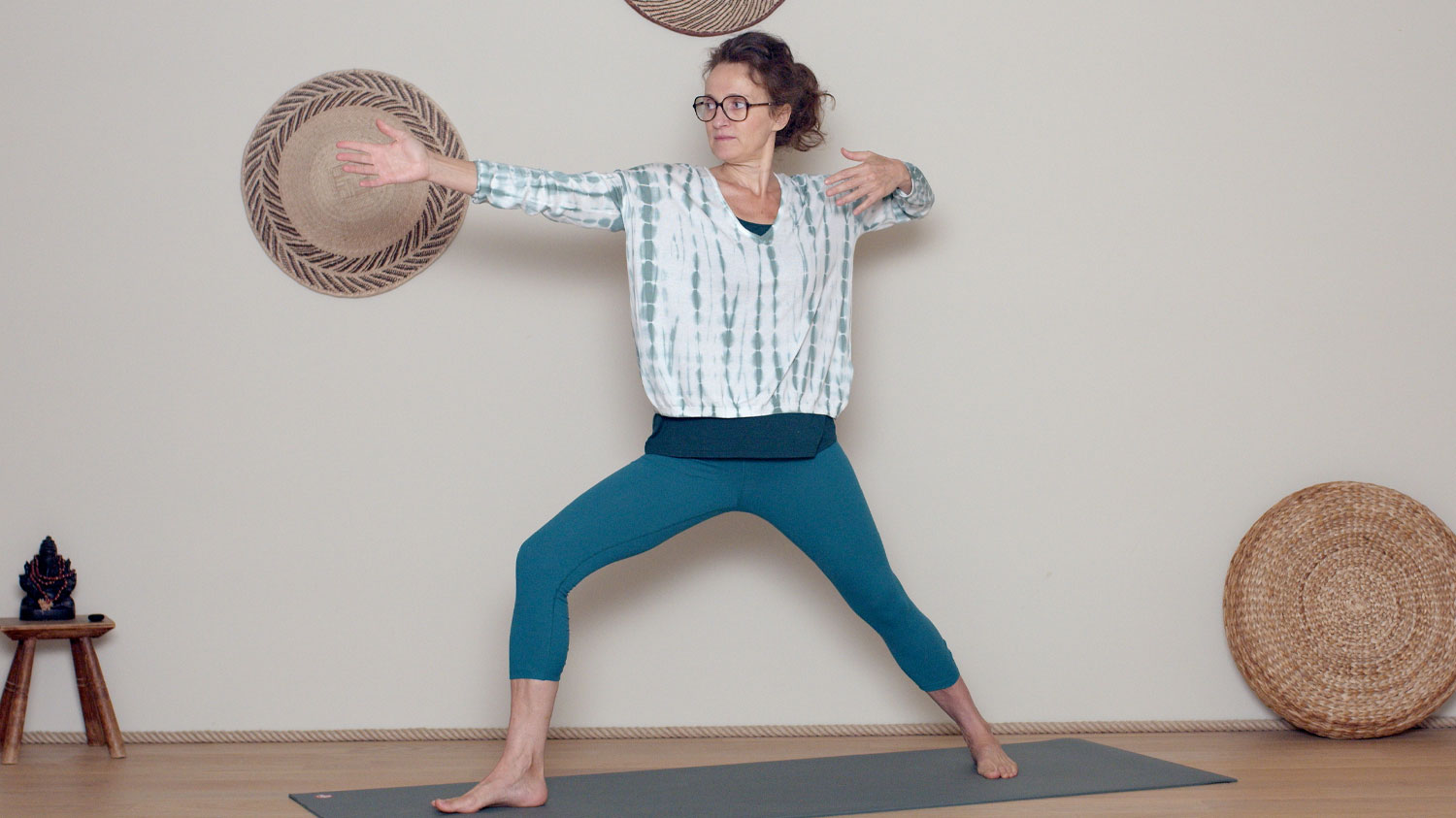 Lundi matin : Harmonie | Cours de yoga en ligne avec Delphine Denis | Hatha Yoga dynamique