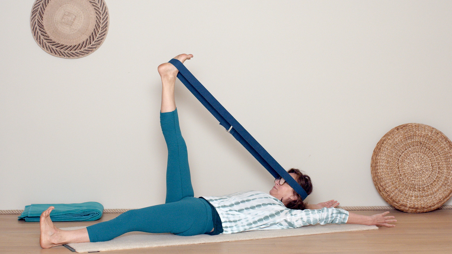 Libérer la tête et le mental | Cours de yoga en ligne avec Delphine Denis | Hatha Yoga doux