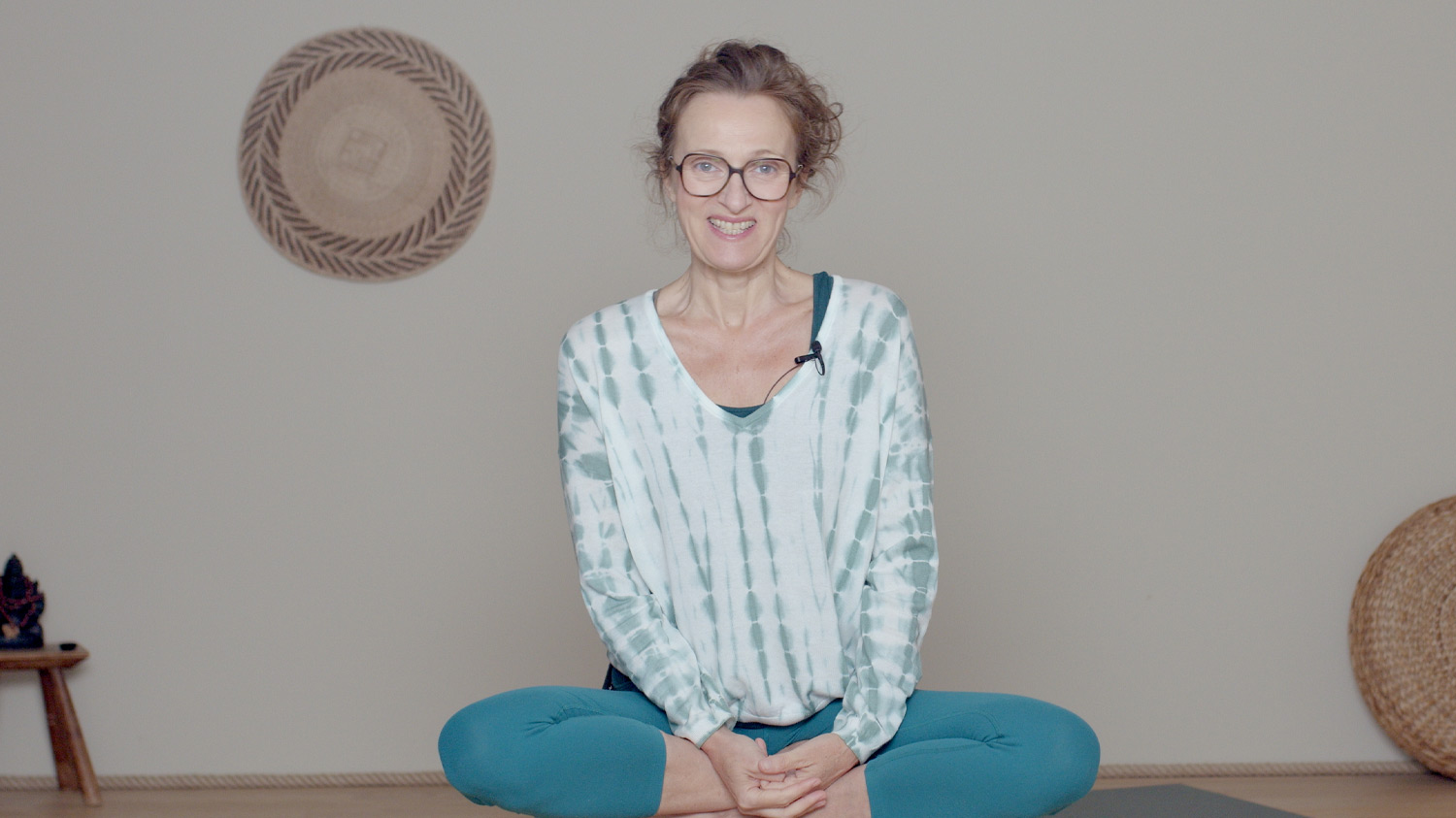 Présentation du parcours Yoga du matin pour une journée sans stress | Cours de yoga en ligne avec Delphine Denis | Hatha Yoga dynamique