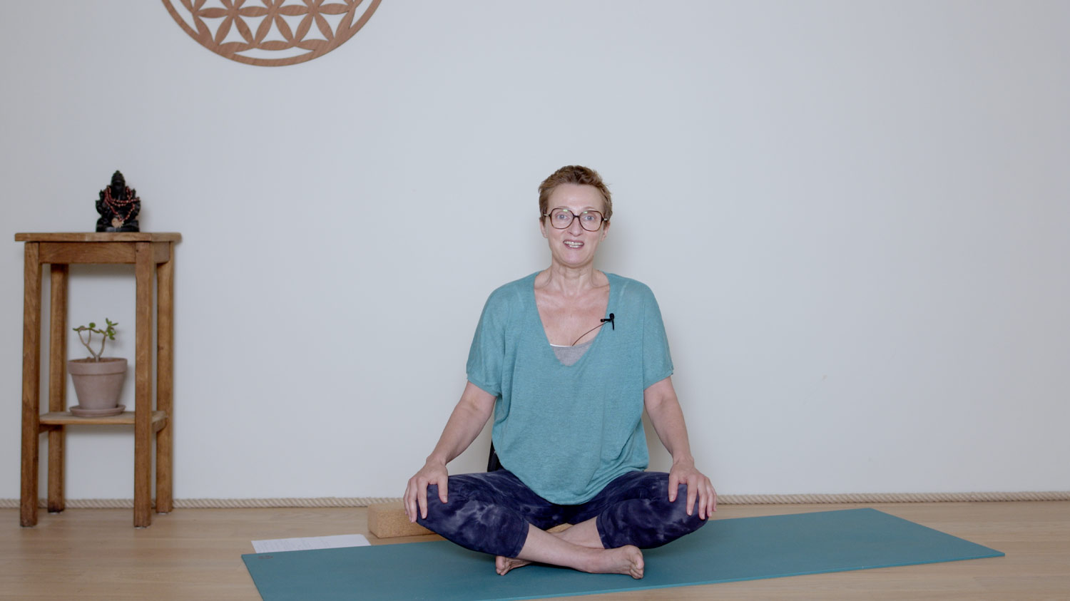 Respiration & Méditation - 15 minutes - Corps mental | Cours de yoga en ligne avec Delphine Denis | Méditation, Pranayama