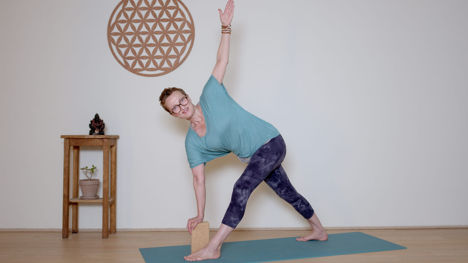 Séance complète - 45 min - Corps mental | Cours de yoga en ligne avec Delphine Denis | Hatha Yoga dynamique, Méditation, Pranayama