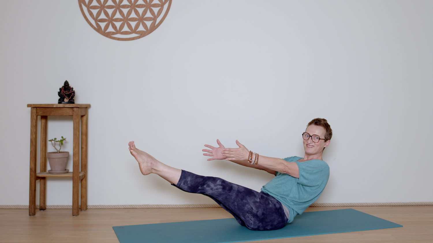 Séance complète - 45 min - Corps de sagesse | Cours de yoga en ligne avec Delphine Denis | Hatha Yoga dynamique, Méditation, Pranayama