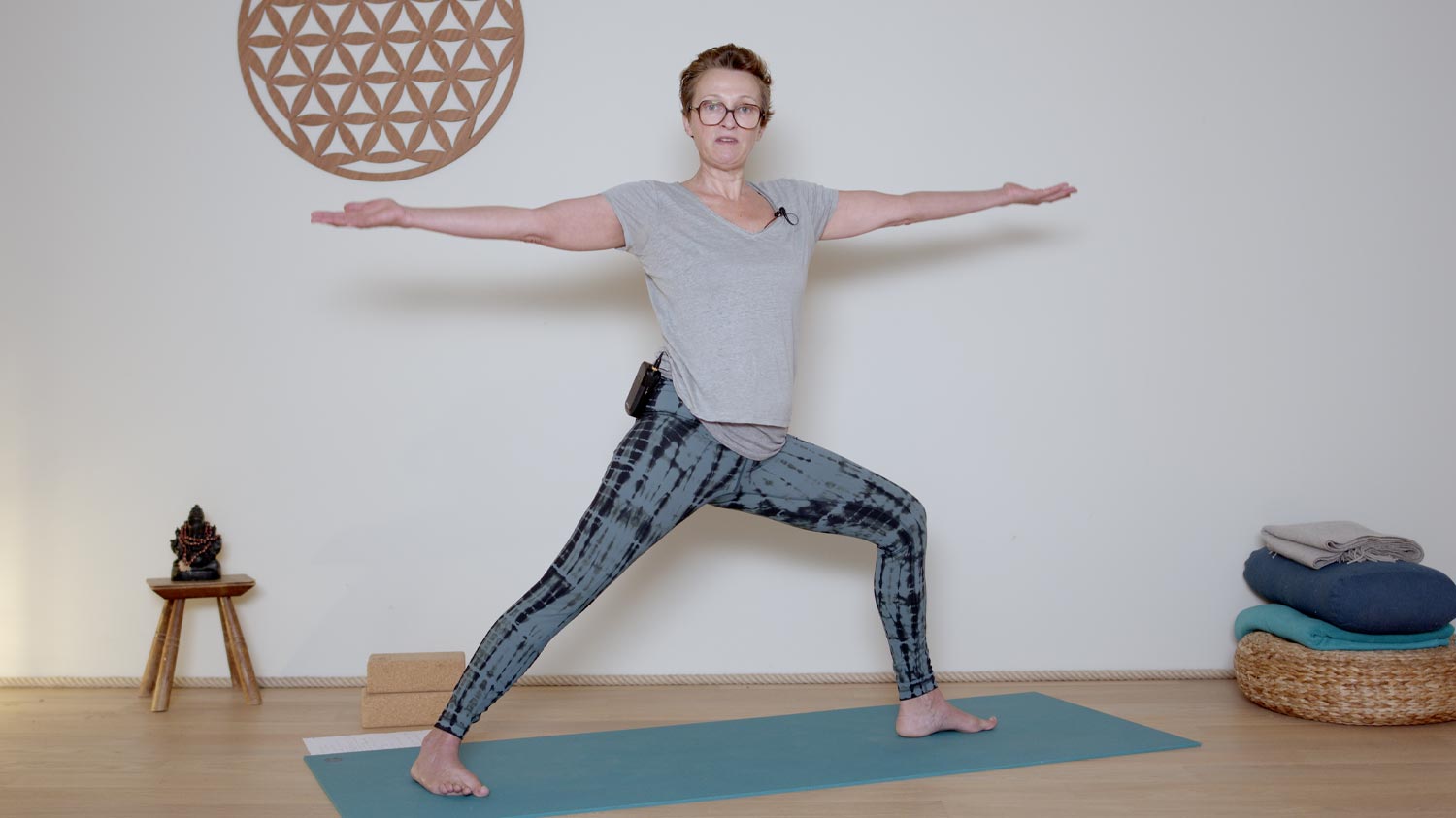 Les 5 guerrier.e.s du Yoga | Cours de yoga en ligne avec Delphine Denis | Hatha Yoga dynamique