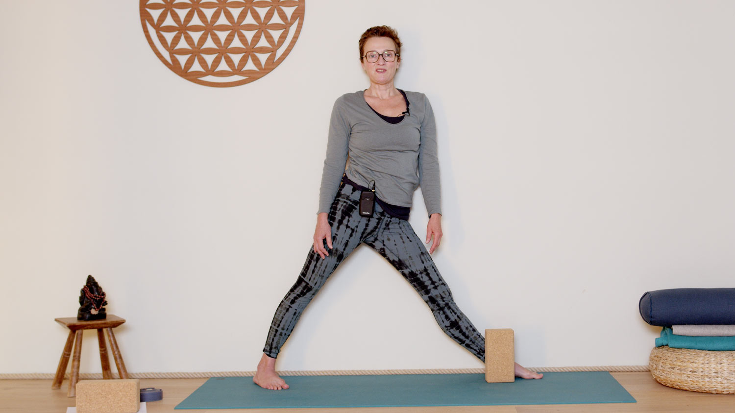 Replay du 18 novembre : Les triangles | Cours de yoga en ligne avec Delphine Denis | Hatha Yoga dynamique