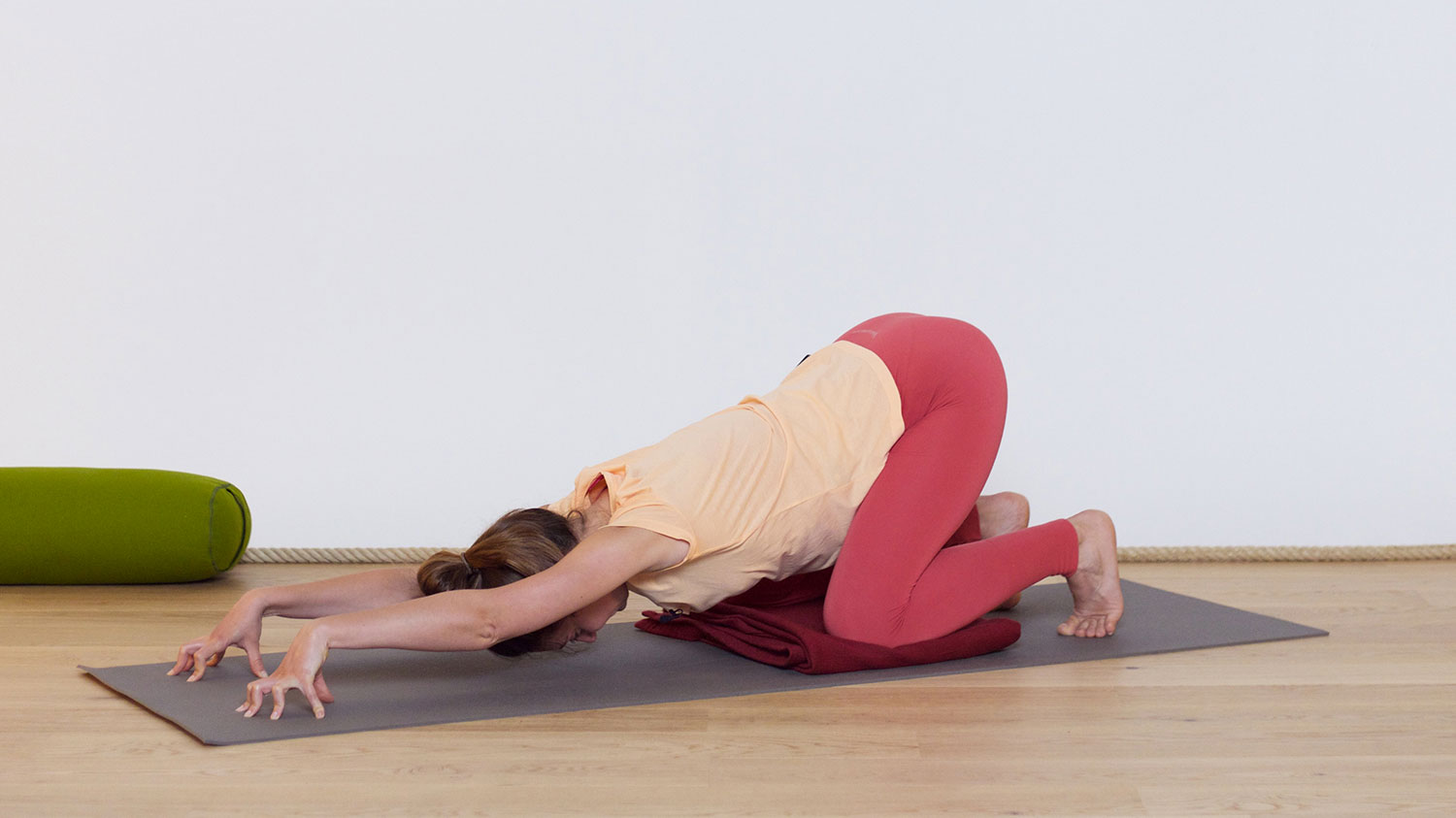 Dénouer le dos pendant la grossesse | Cours de yoga en ligne avec Élodie Prou | Prénatal