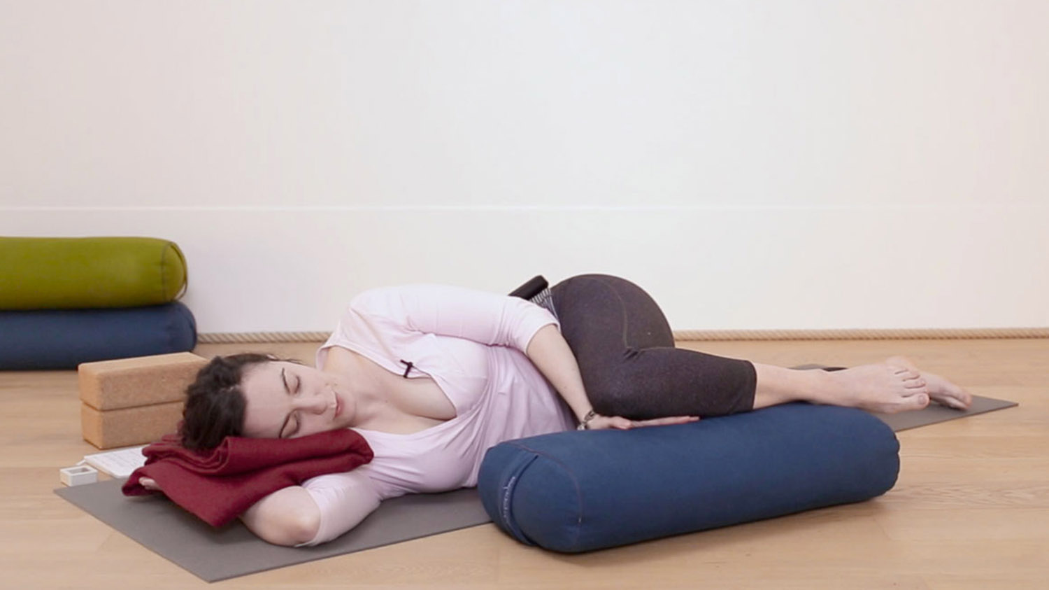 Positions de détente en prénatal | Cours de yoga en ligne avec Valentine Peltier | Prénatal