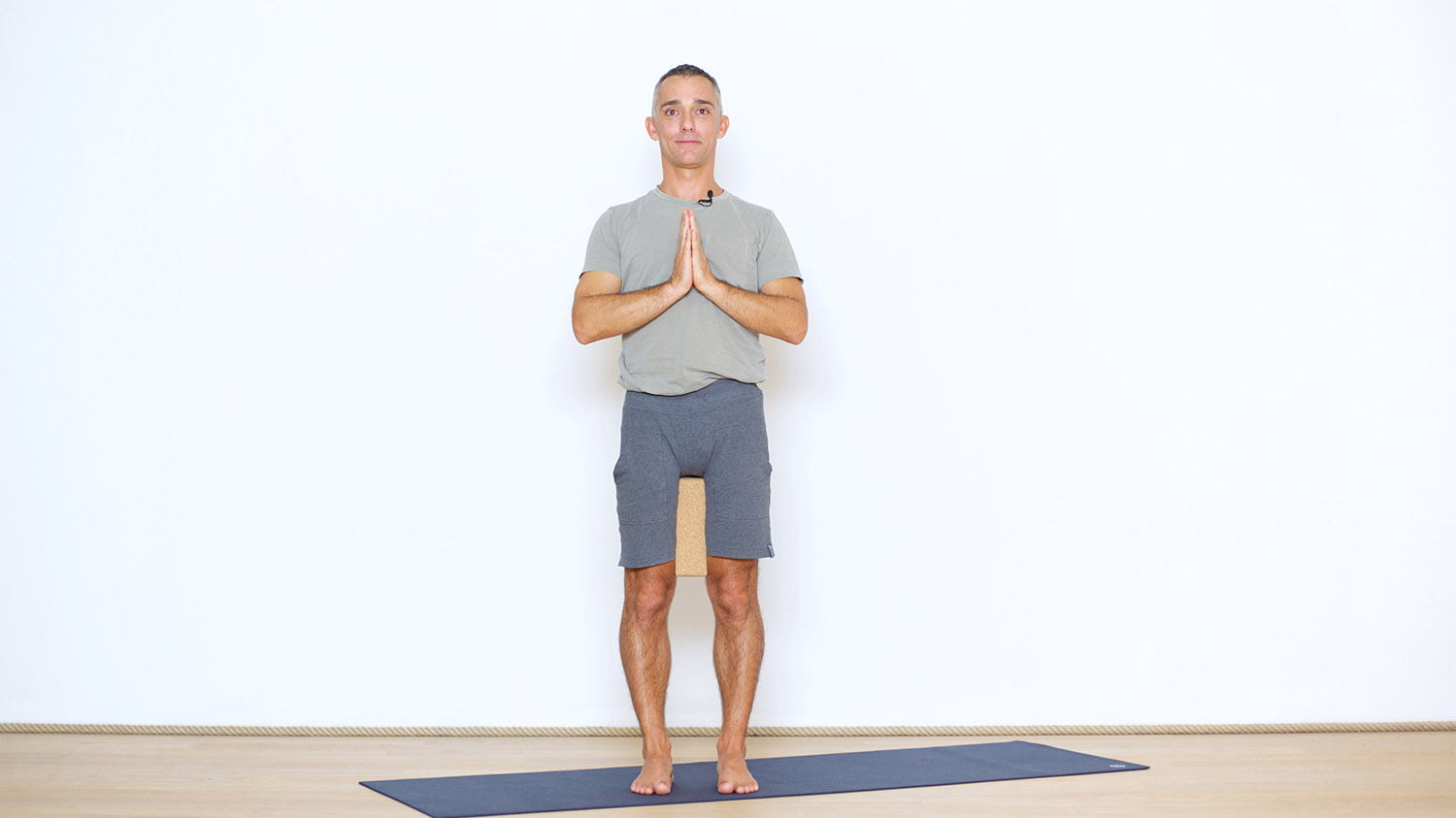 Trouver sa verticalité | Cours de yoga en ligne avec Benoît Le Gourriérec | Yoga Vinyasa