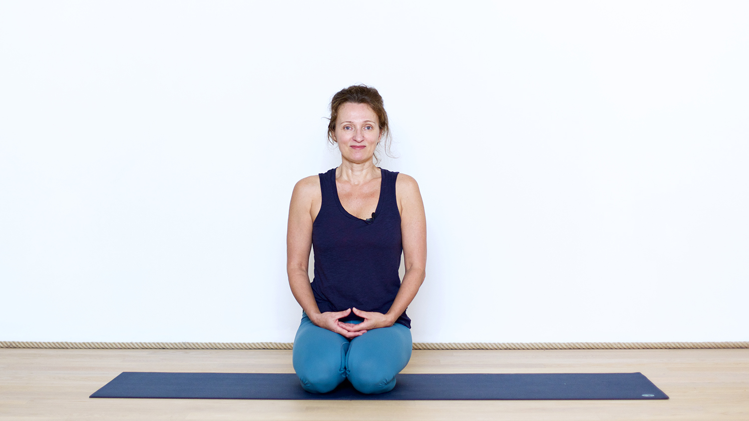 Suite au Parcours d'Introduction au Yoga Vinyasa | Cours de yoga en ligne avec Delphine Denis | Présentations
