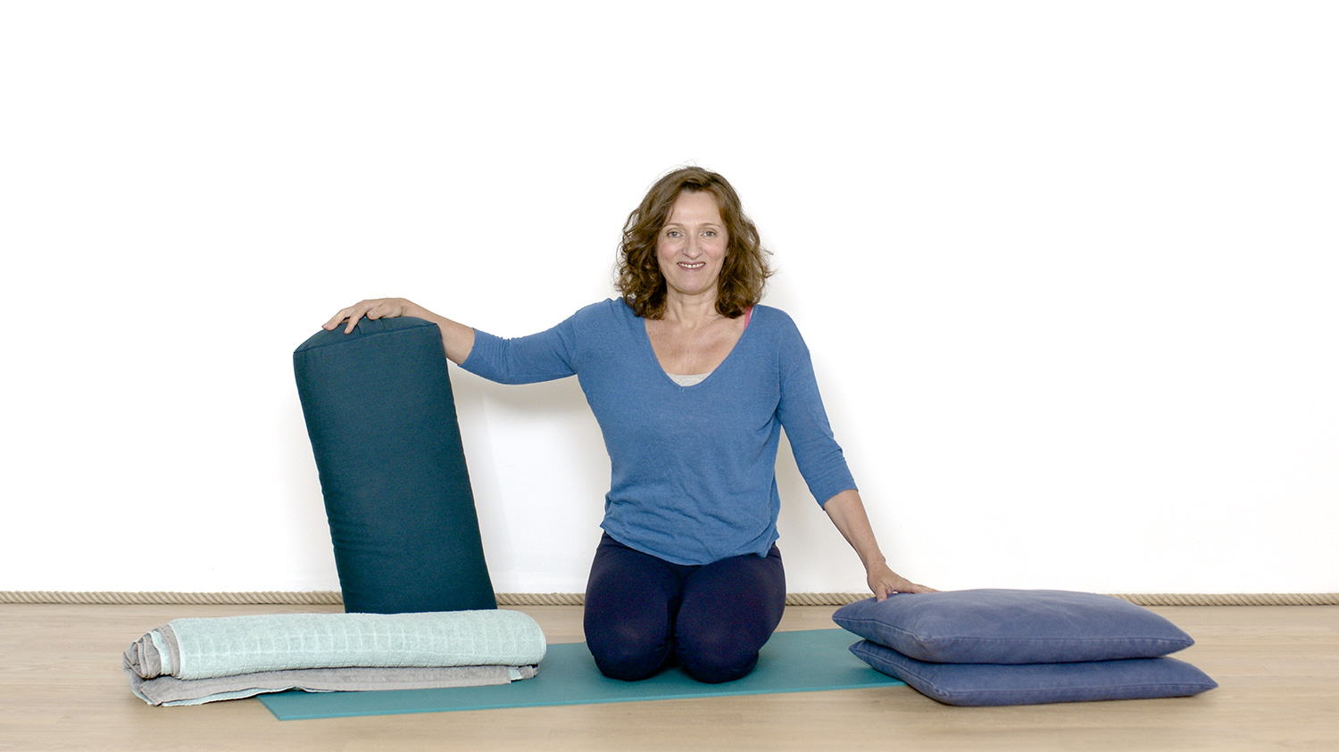Comment "fabriquer" votre bolster | Cours de yoga en ligne avec Delphine Denis | Restorative Yoga