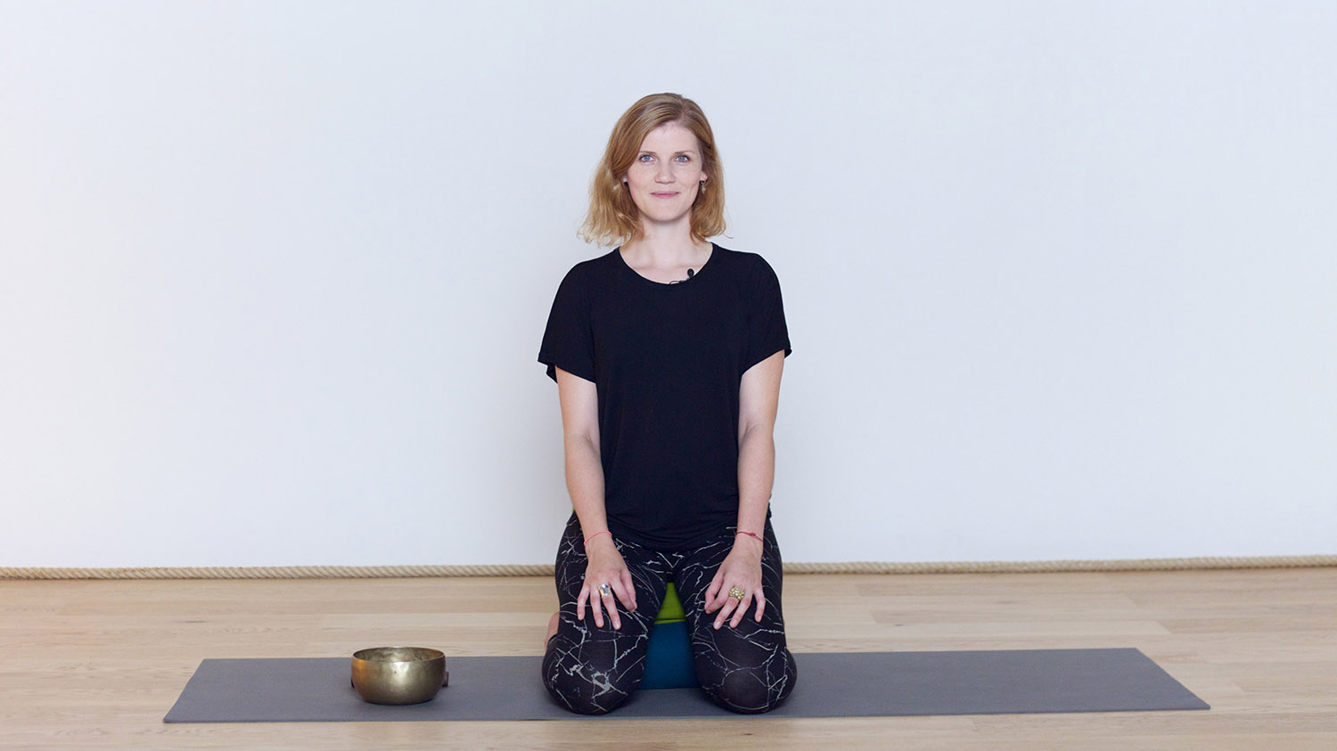 Méditer les yeux ouverts | Cours de yoga en ligne avec Juliette de Cointet | Méditation