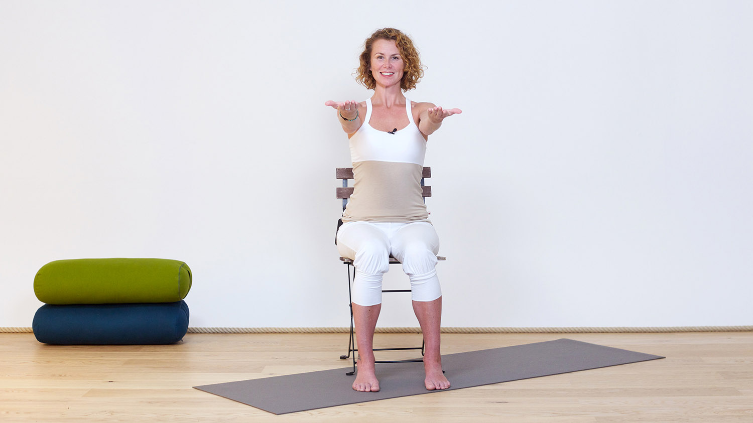Faire circuler l'énergie dans les bras | Cours de yoga en ligne avec Emma Ford | Hatha Yoga doux