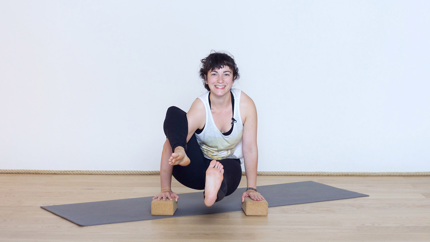 Vinyasa debout pour se tonifier | Cours de yoga en ligne avec Valentine Peltier | Yoga Vinyasa
