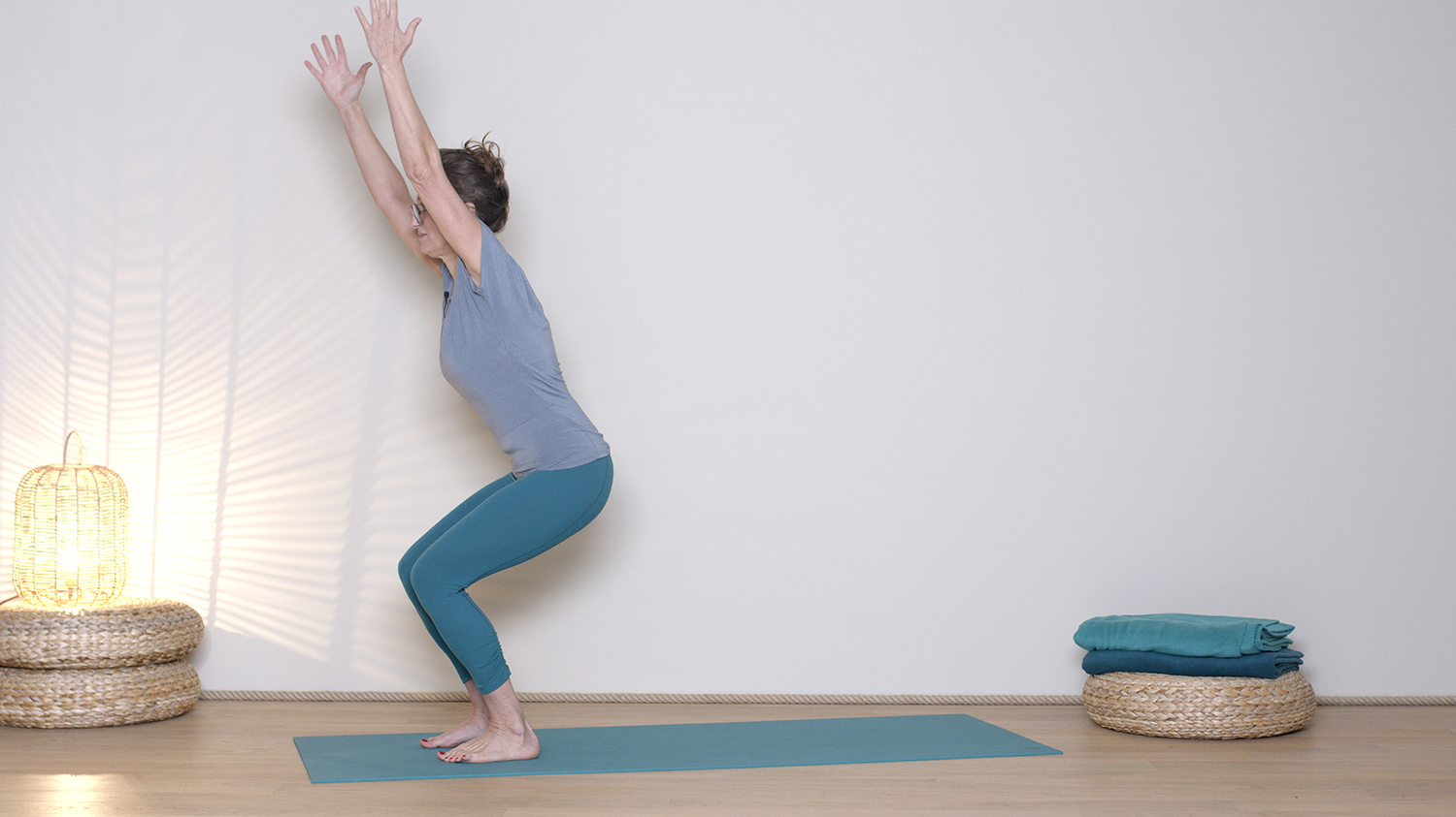 Élément Terre - Dynamique - 15 min | Cours de yoga en ligne avec Delphine Denis | Ayurveda, Hatha Yoga dynamique