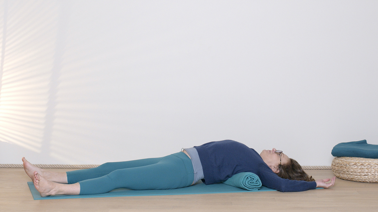 Élément Air - Détente - 5 min | Cours de yoga en ligne avec Delphine Denis | Ayurveda, Hatha Yoga doux, Restorative Yoga, Yin Yoga