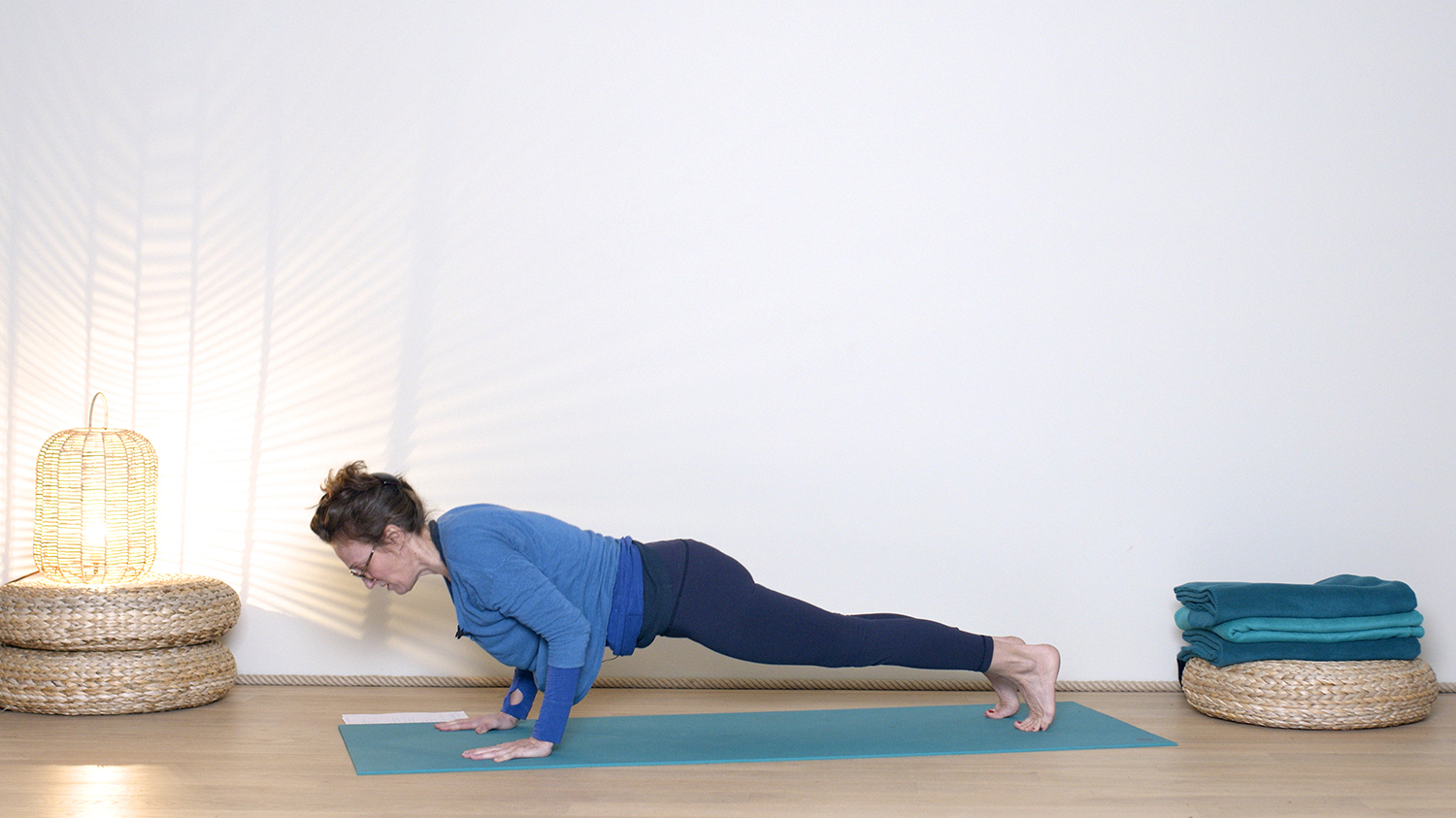 Pratiquer avec les 5 éléments | Cours de yoga en ligne avec Delphine Denis | Ayurveda, Hatha Yoga dynamique