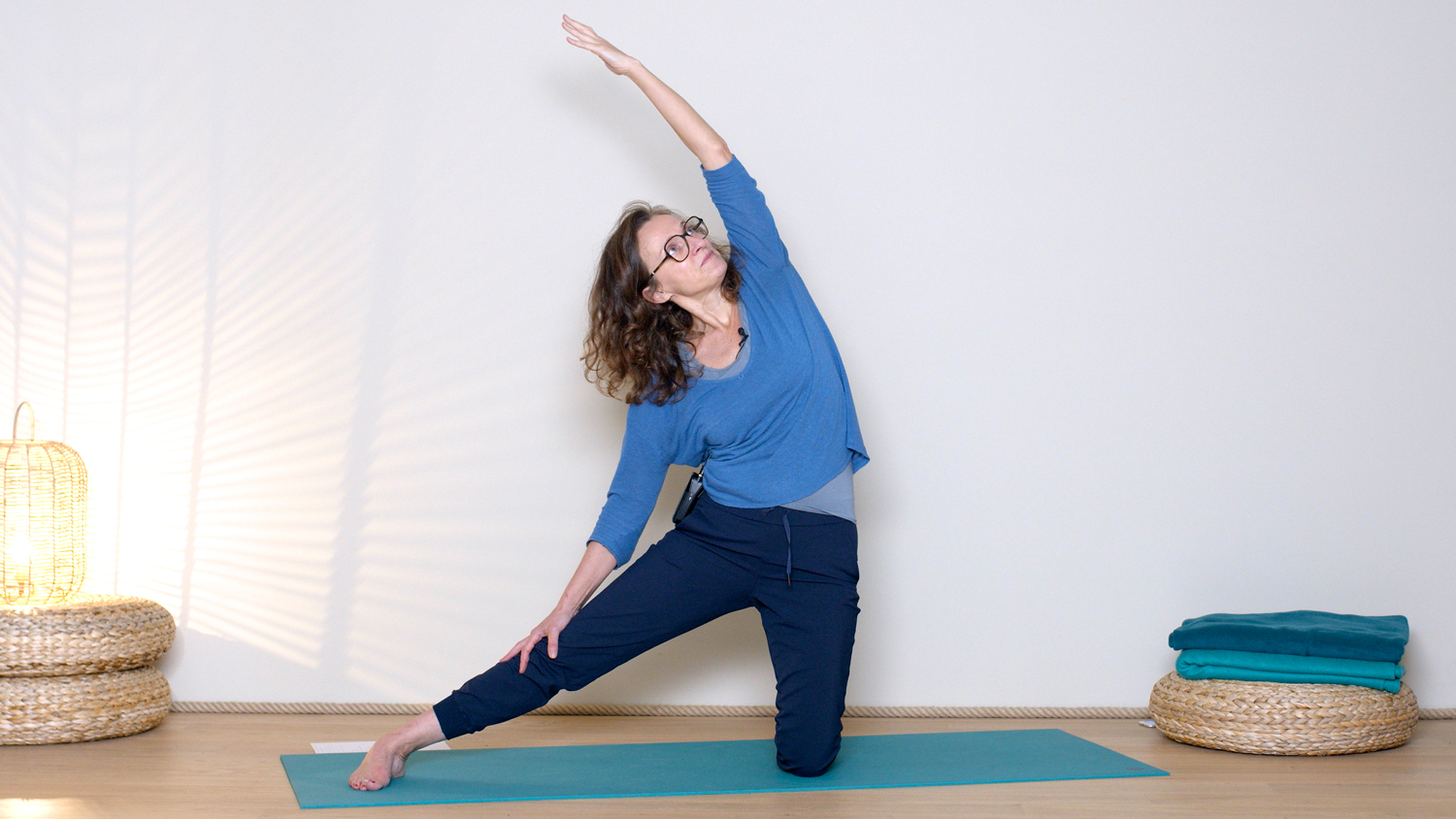 Yoga détente autour de l'élément Ether | Cours de yoga en ligne avec Delphine Denis | Hatha Yoga doux