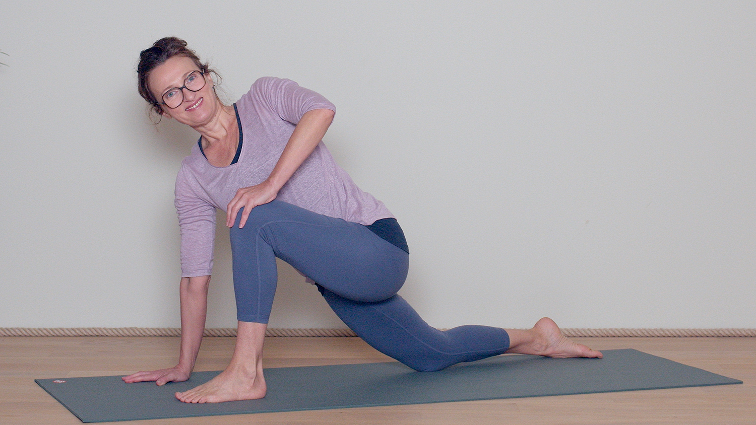 Comment placer l'épaule dans les torsions ? | Cours de yoga en ligne avec Delphine Denis | Techniques du Yoga