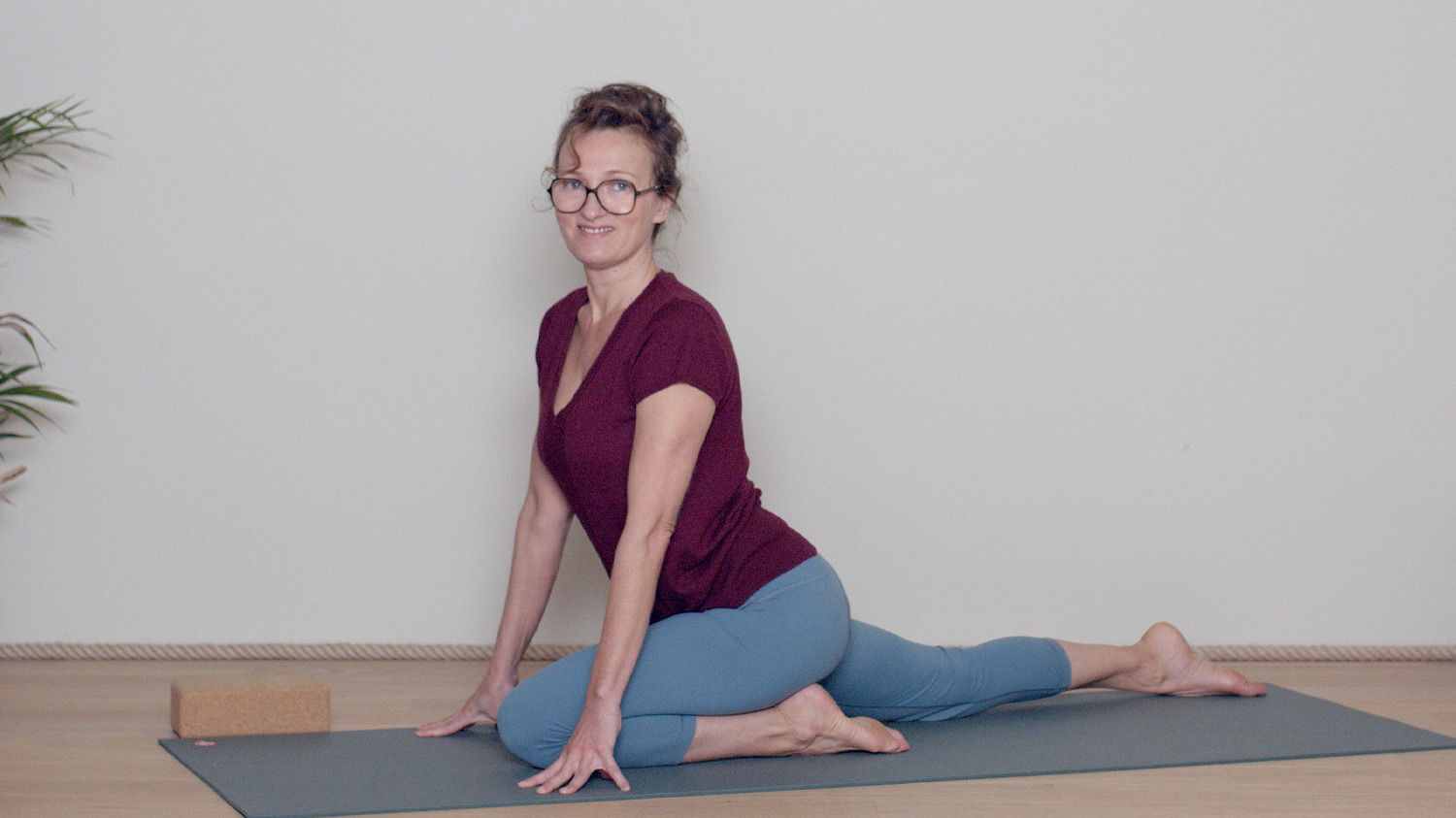 Spécial dos : relâcher les psoas | Cours de yoga en ligne avec Delphine Denis | Hatha Yoga dynamique