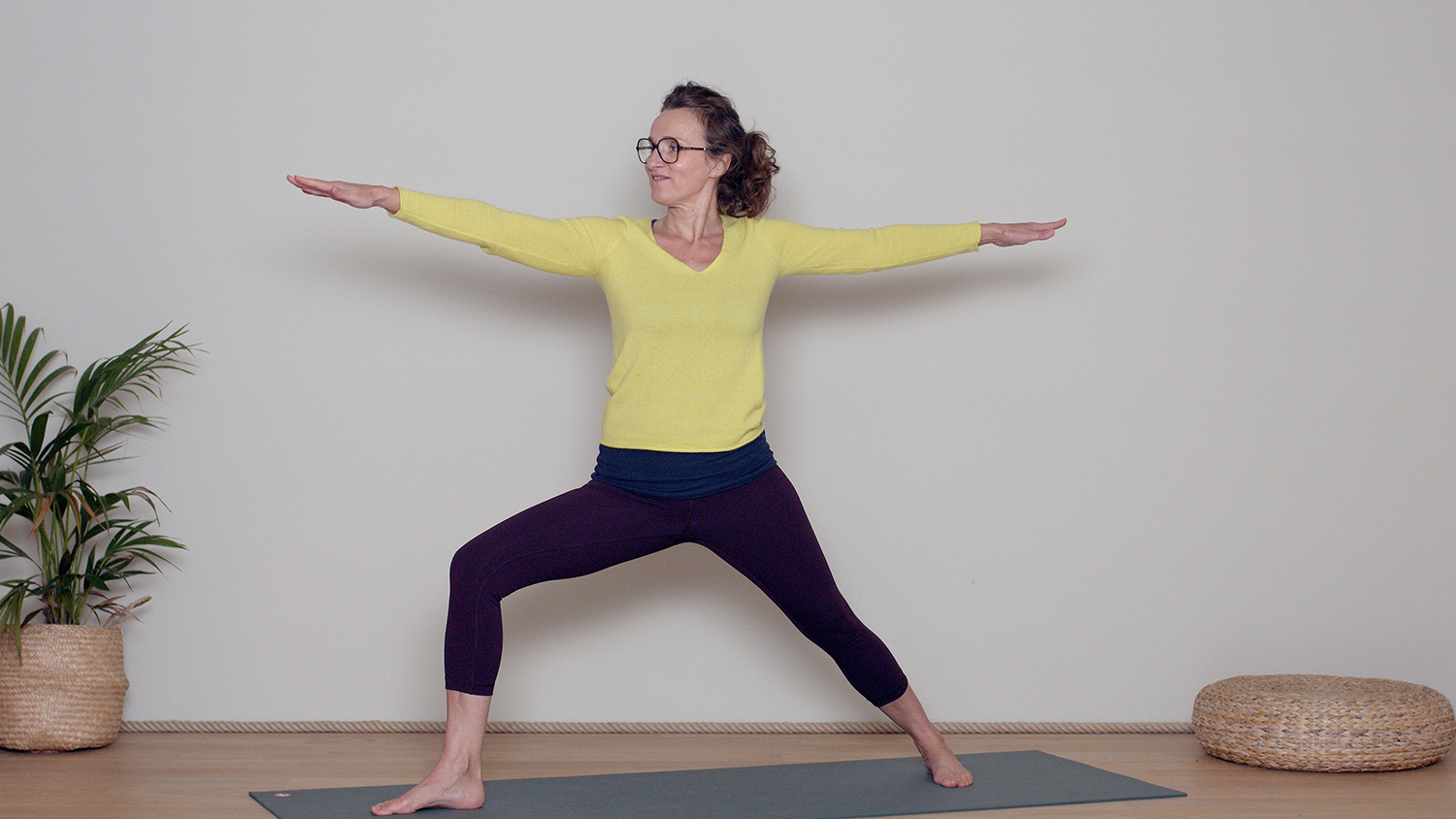 Comment éviter les tensions dans la nuque dans les postures ? | Cours de yoga en ligne avec Delphine Denis | Techniques du Yoga