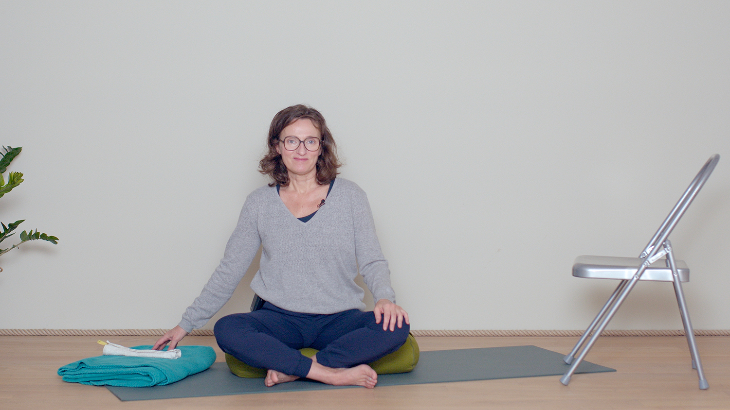 Trouver la bonne posture de méditation | Cours de yoga en ligne avec Delphine Denis | Techniques du Yoga