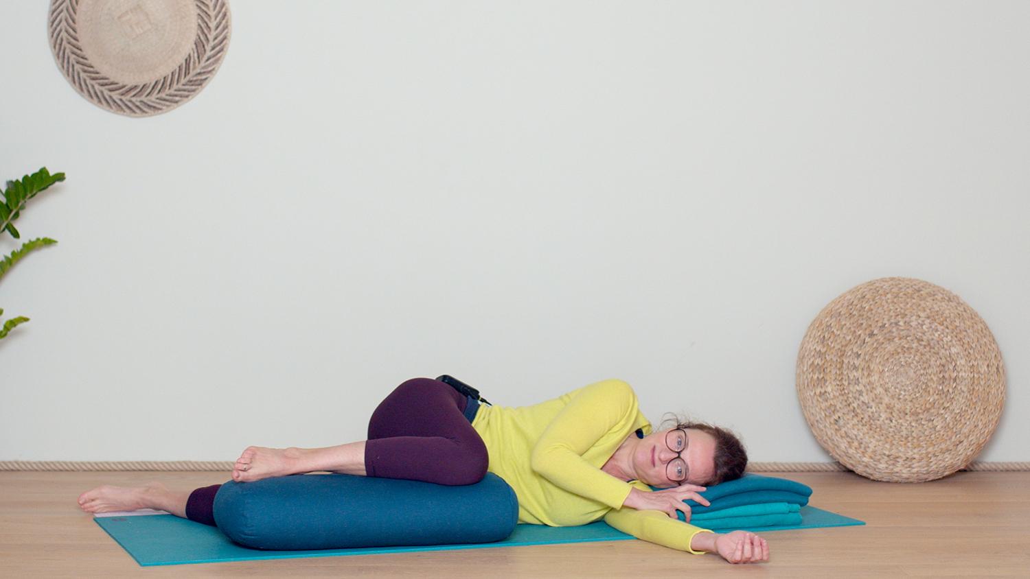 Quel Yoga pratiquer lorsqu'on est malade ? | Cours de yoga en ligne avec Delphine Denis | Techniques du Yoga