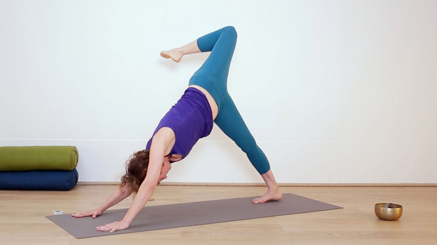 Pratique courte du matin | Cours de yoga en ligne avec Delphine Denis | Yoga Vinyasa