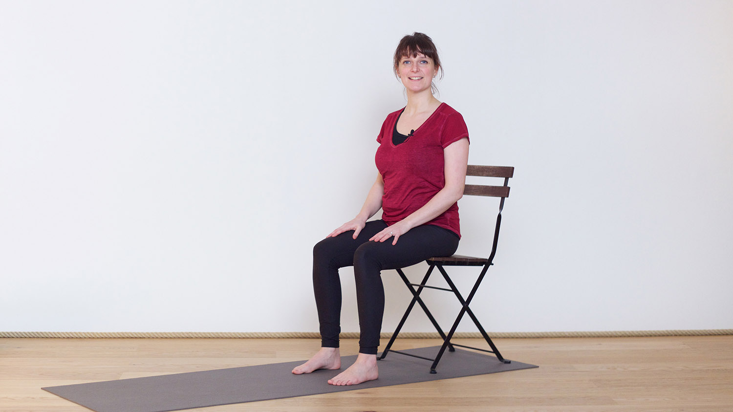 Comment s’asseoir pendant la grossesse | Cours de yoga en ligne avec Sandra Bourdeaux | Prénatal