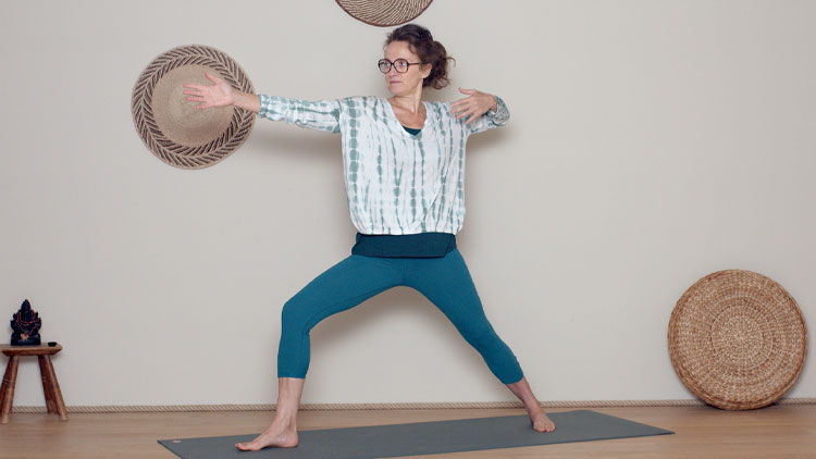 Suivre le cours de yoga en ligne Lundi matin : Harmonie avec Delphine Denis | Hatha Yoga dynamique