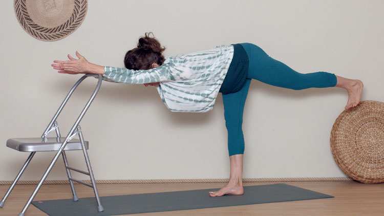 Suivre le cours de yoga en ligne Mercredi matin : Aisance avec Delphine Denis | Hatha Yoga dynamique