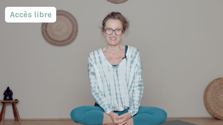 Suivre le cours de yoga en ligne Présentation du parcours Yoga du matin pour une journée sans stress avec Delphine Denis | 