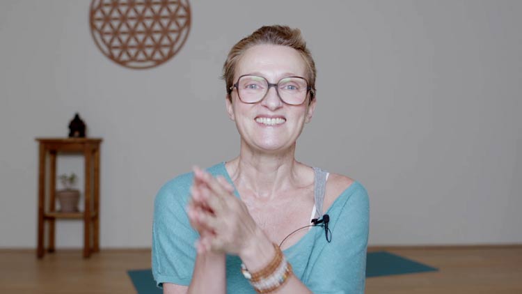 Suivre le cours de yoga en ligne Le modèle des 5 Koshas avec Delphine Denis | Présentations