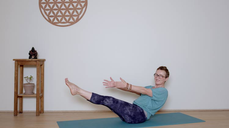 Suivre le cours de yoga en ligne Hatha Yoga dynamique - 30 minutes - Corps de sagesse avec Delphine Denis | Hatha Yoga dynamique