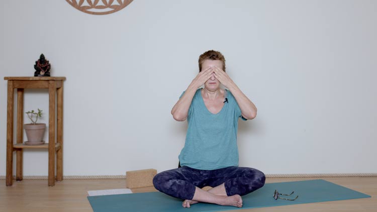 Suivre le cours de yoga en ligne  Respiration & Méditation - 15 minutes - Corps de joie avec Delphine Denis | Méditation, Pranayama