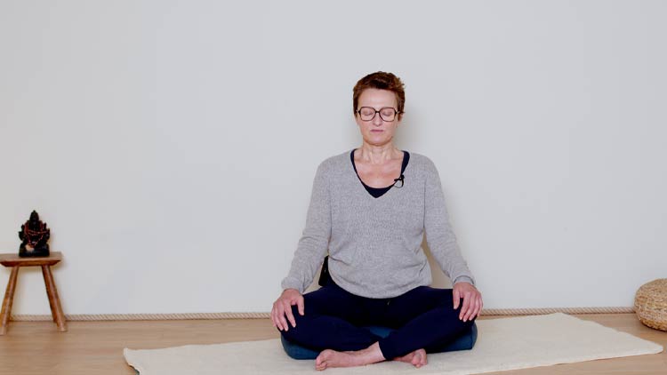 Suivre le cours de yoga en ligne Méditation 12 : Revenir à soi avec Delphine Denis | Méditation