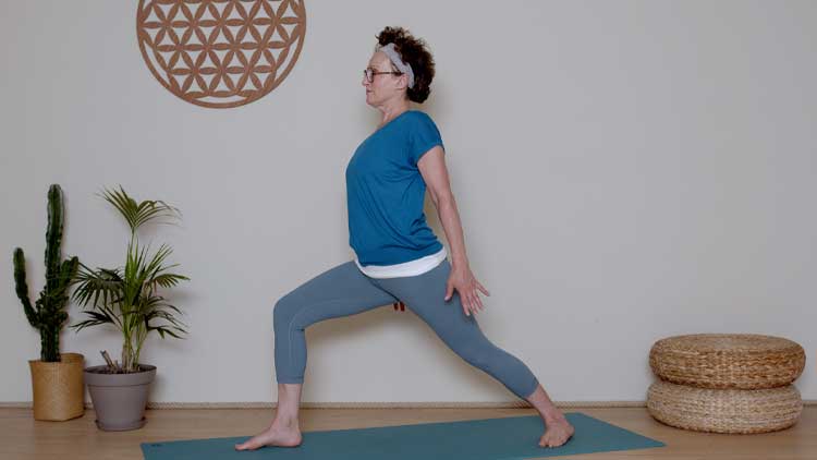 Suivre le cours de yoga en ligne Yoga dynamique - 30 mn - Prana Vayu avec Delphine Denis | Hatha Yoga dynamique