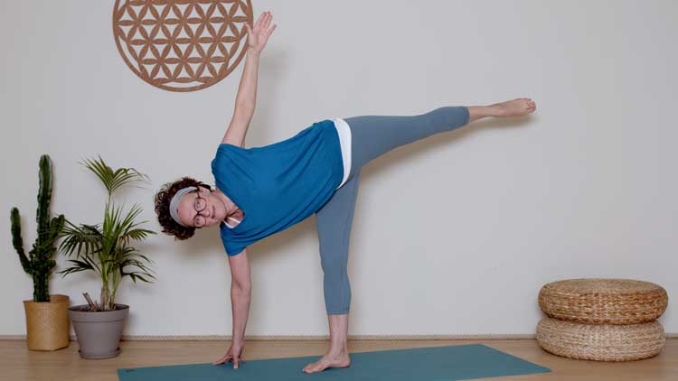 Suivre le cours de yoga en ligne Circulation et présence avec Vyana Vayu le 7 mai avec Delphine Denis | Hatha Yoga dynamique