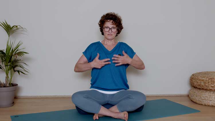 Suivre le cours de yoga en ligne A propos de prana vayu avec Delphine Denis | Présentations