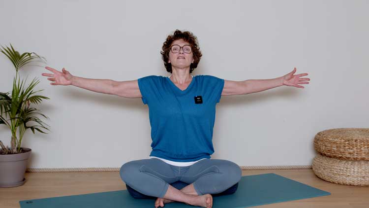 Suivre le cours de yoga en ligne A propos de Vyana Vayu avec Delphine Denis | Présentations